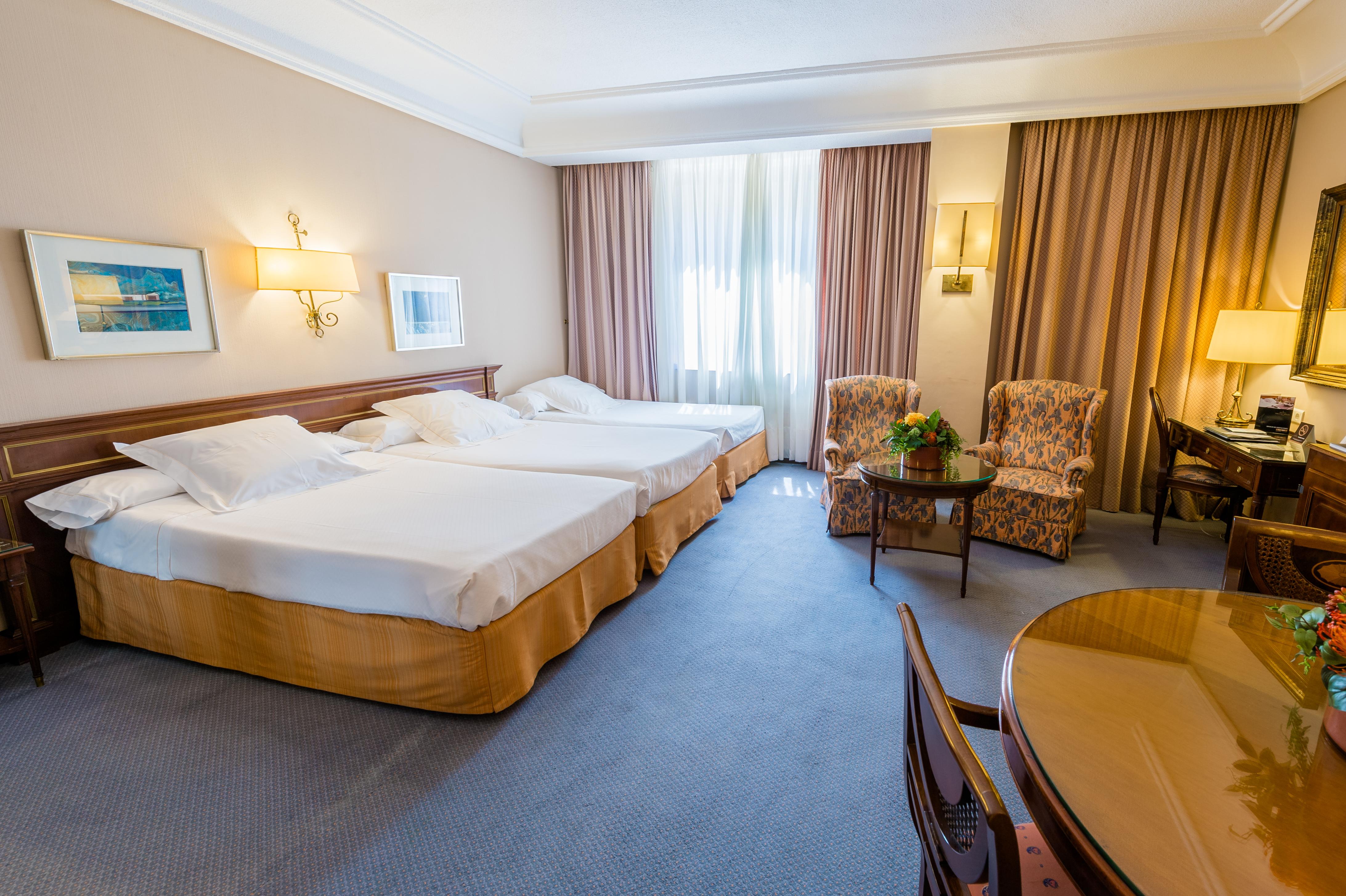 Hotel Miguel Angel マドリード エクステリア 写真 A room at the hotel
