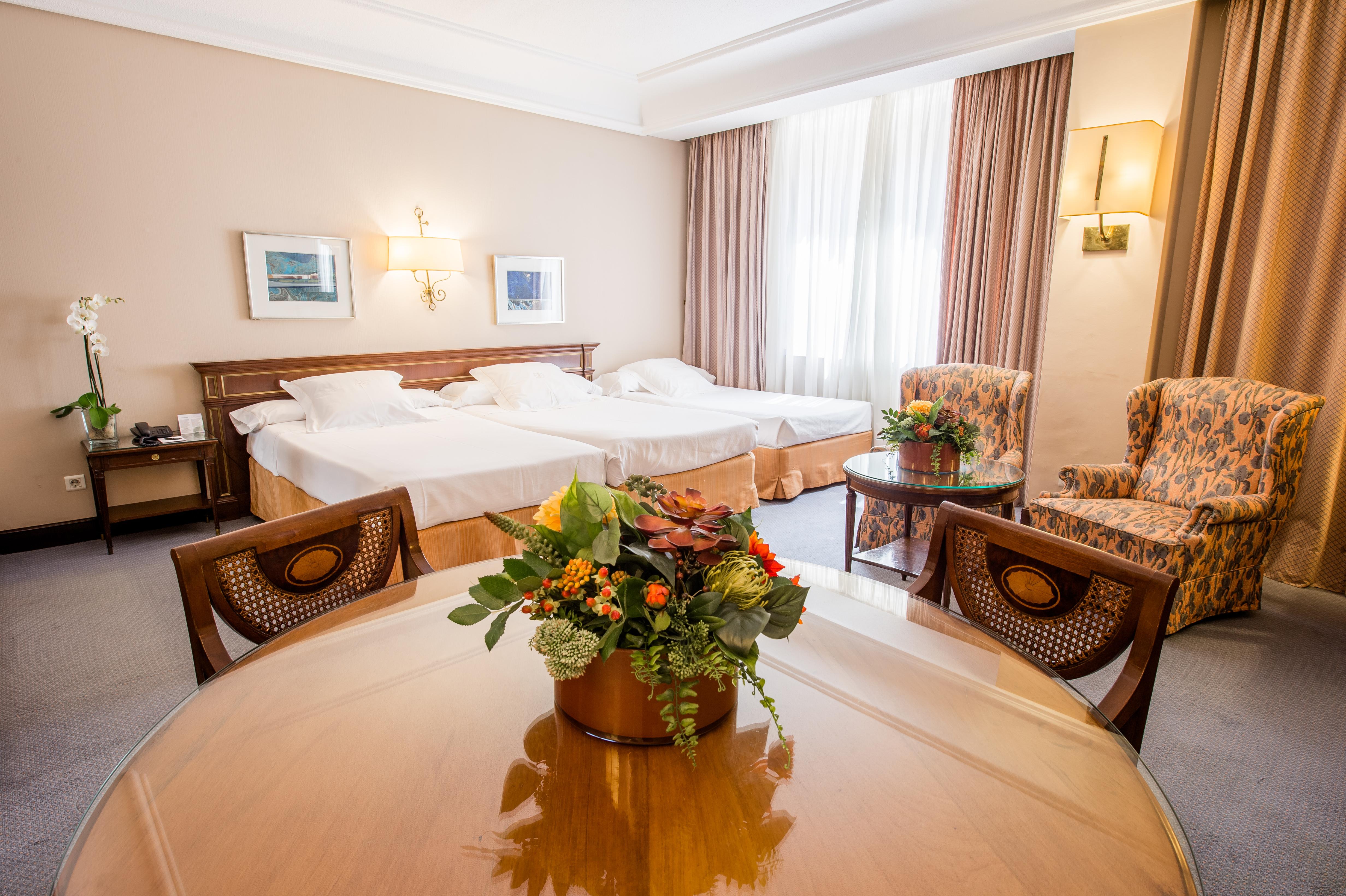 Hotel Miguel Angel マドリード エクステリア 写真 A room at the hotel