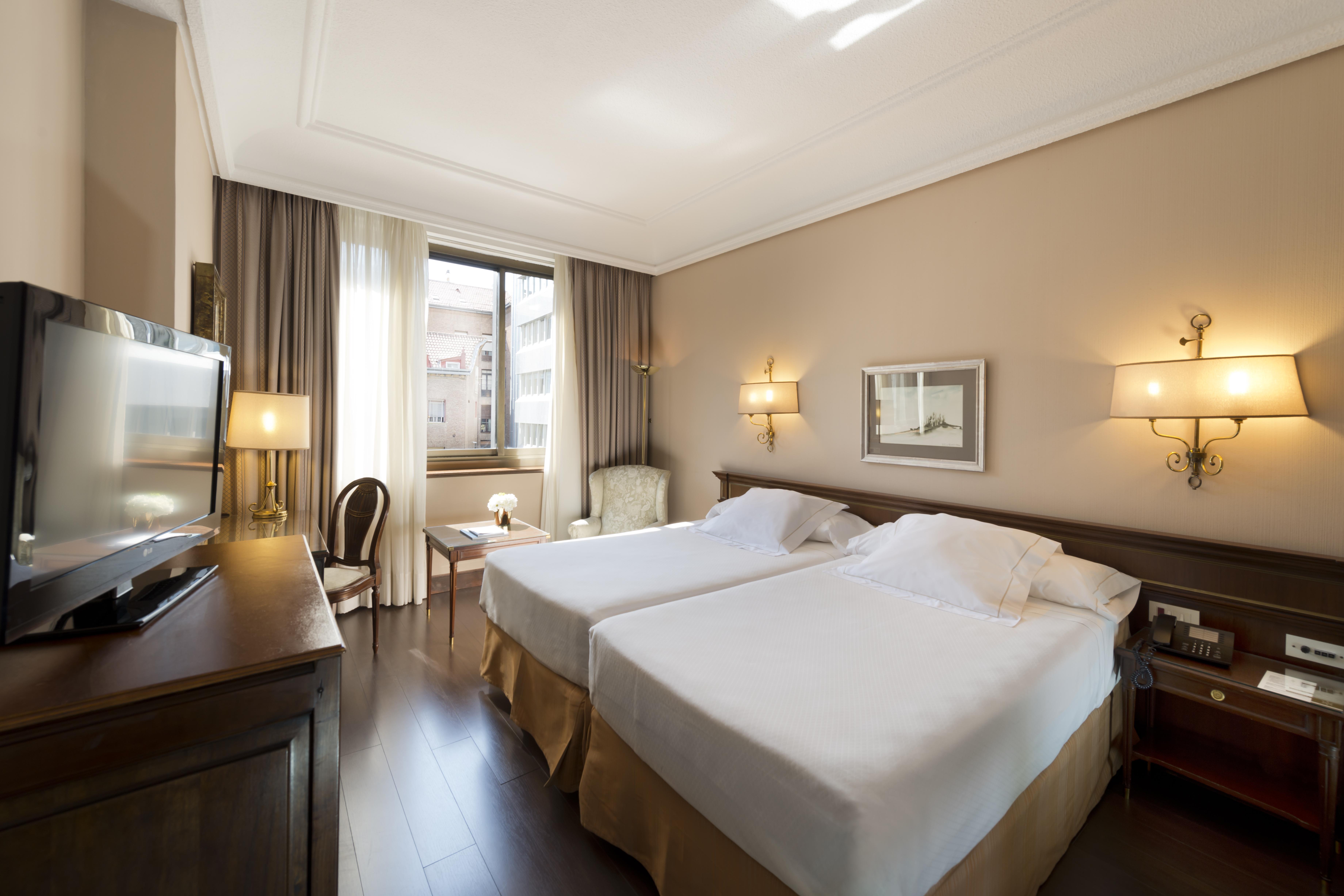 Hotel Miguel Angel マドリード エクステリア 写真 A room at Hotel Palace Madrid