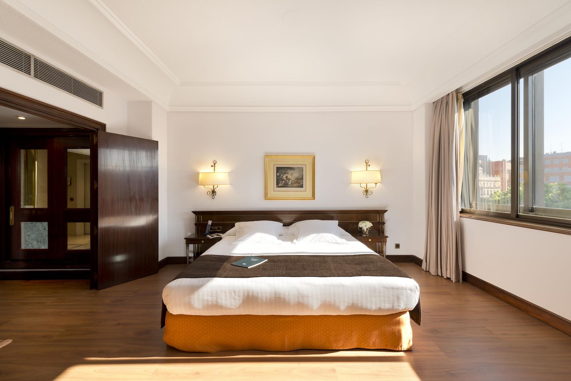 Hotel Miguel Angel マドリード エクステリア 写真 A room at the hotel