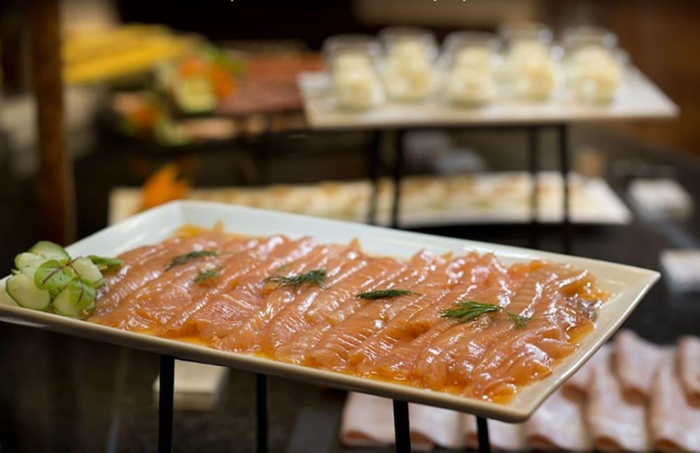Hotel Miguel Angel マドリード エクステリア 写真 Salmon sashimi