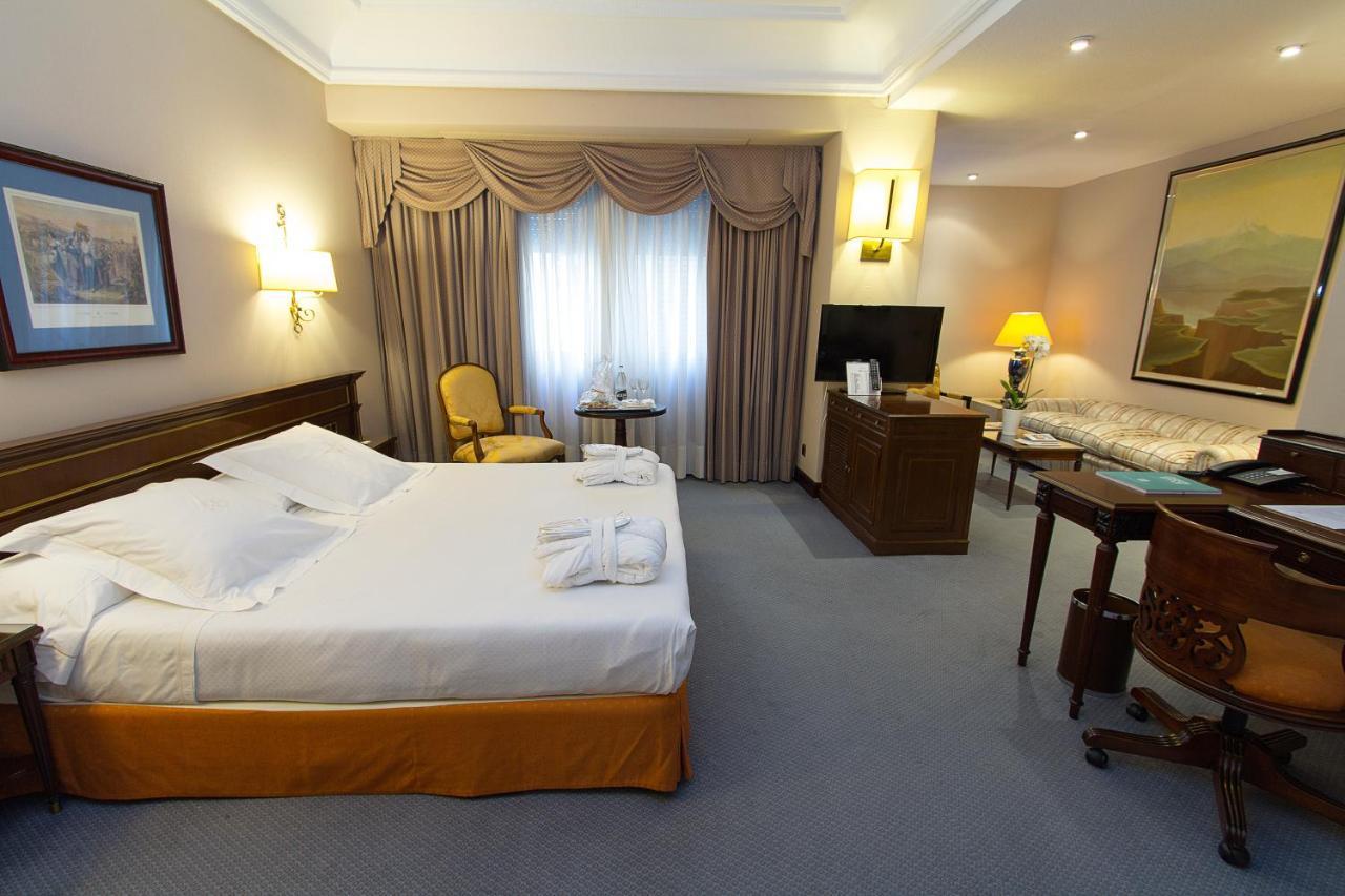 Hotel Miguel Angel マドリード エクステリア 写真 A room at the hotel