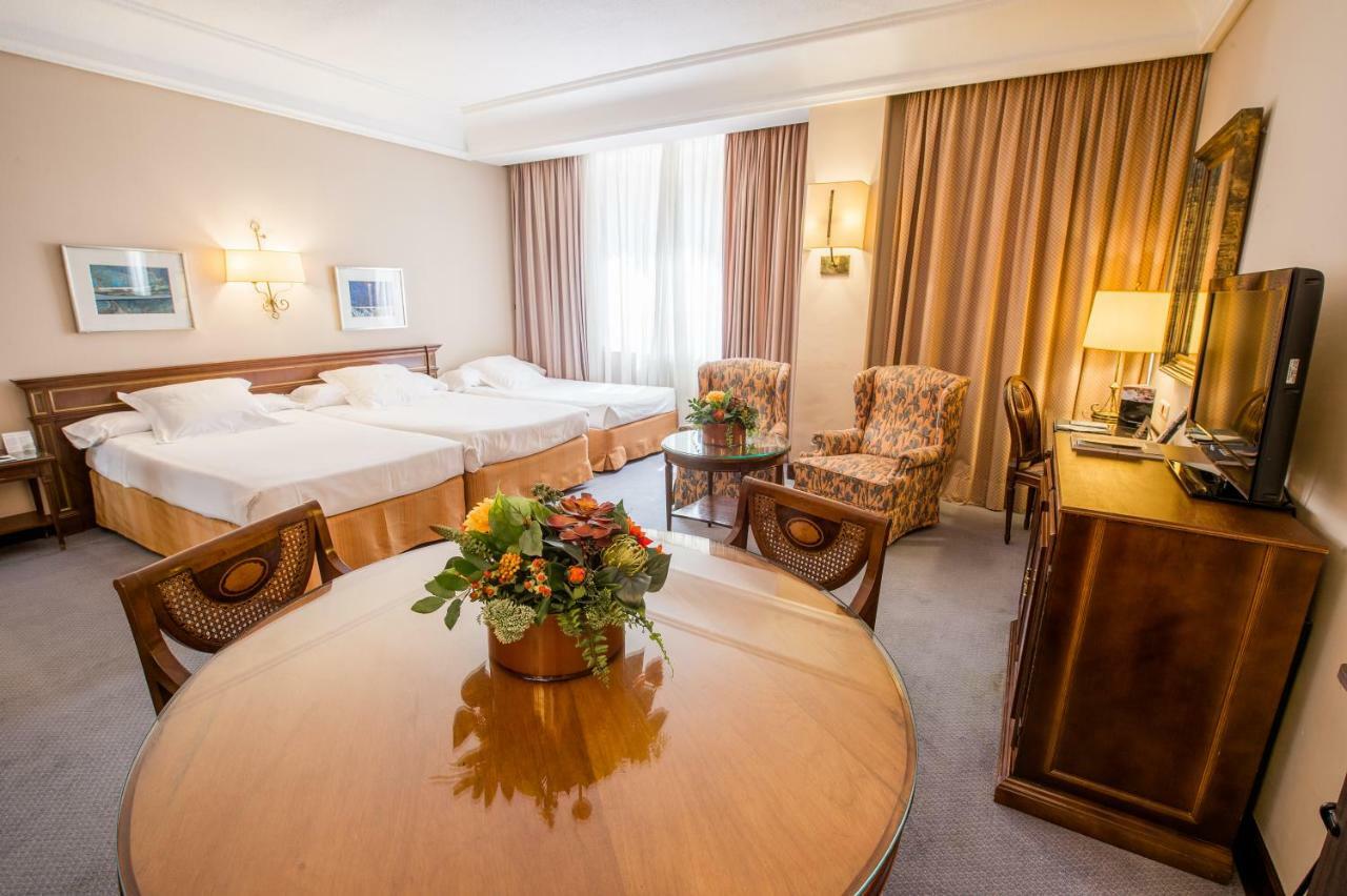Hotel Miguel Angel マドリード エクステリア 写真 A room at the hotel