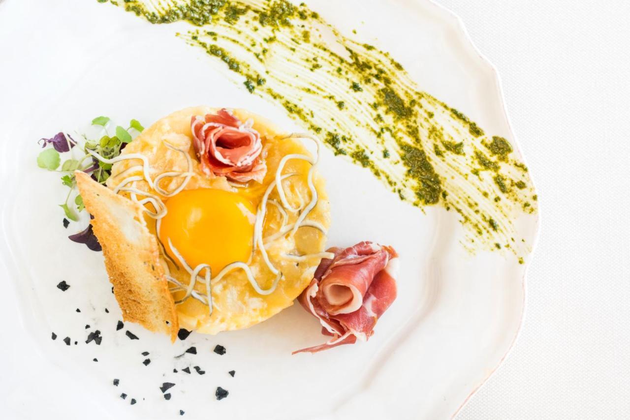 Hotel Miguel Angel マドリード エクステリア 写真 A modern Italian dessert